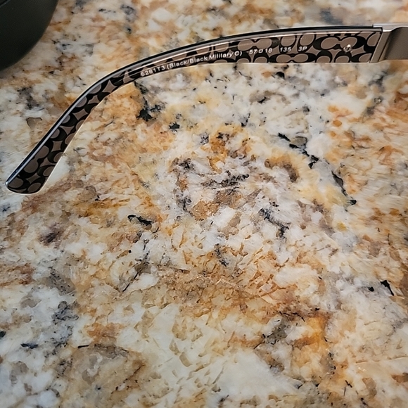 Sunglasses Coach HC 8120 526213 Dark Tort/Dark Tort Sand Sig C - Picture 11 of 12